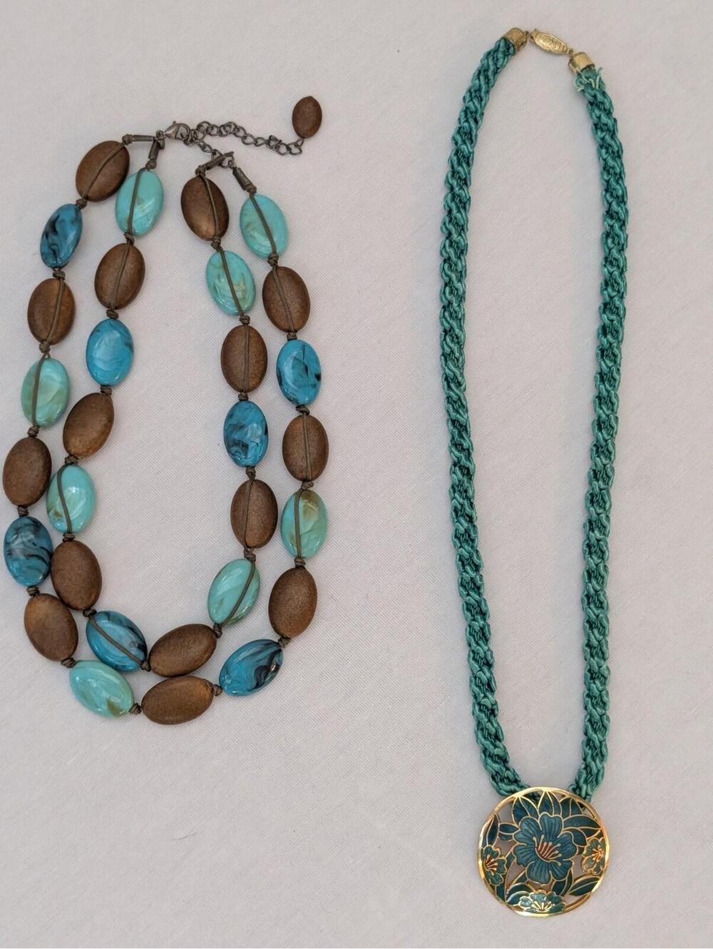 Teal Necklace Lot Of 2 Mermaid Hawaiian Style Enameled Pendant Beaded - Picture 5 of 8